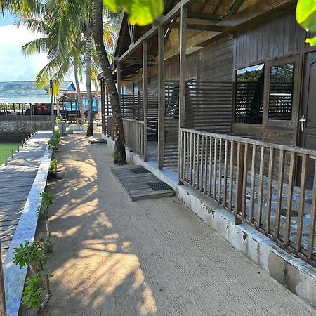 Hotel Mooi Park Sorong Esterno foto