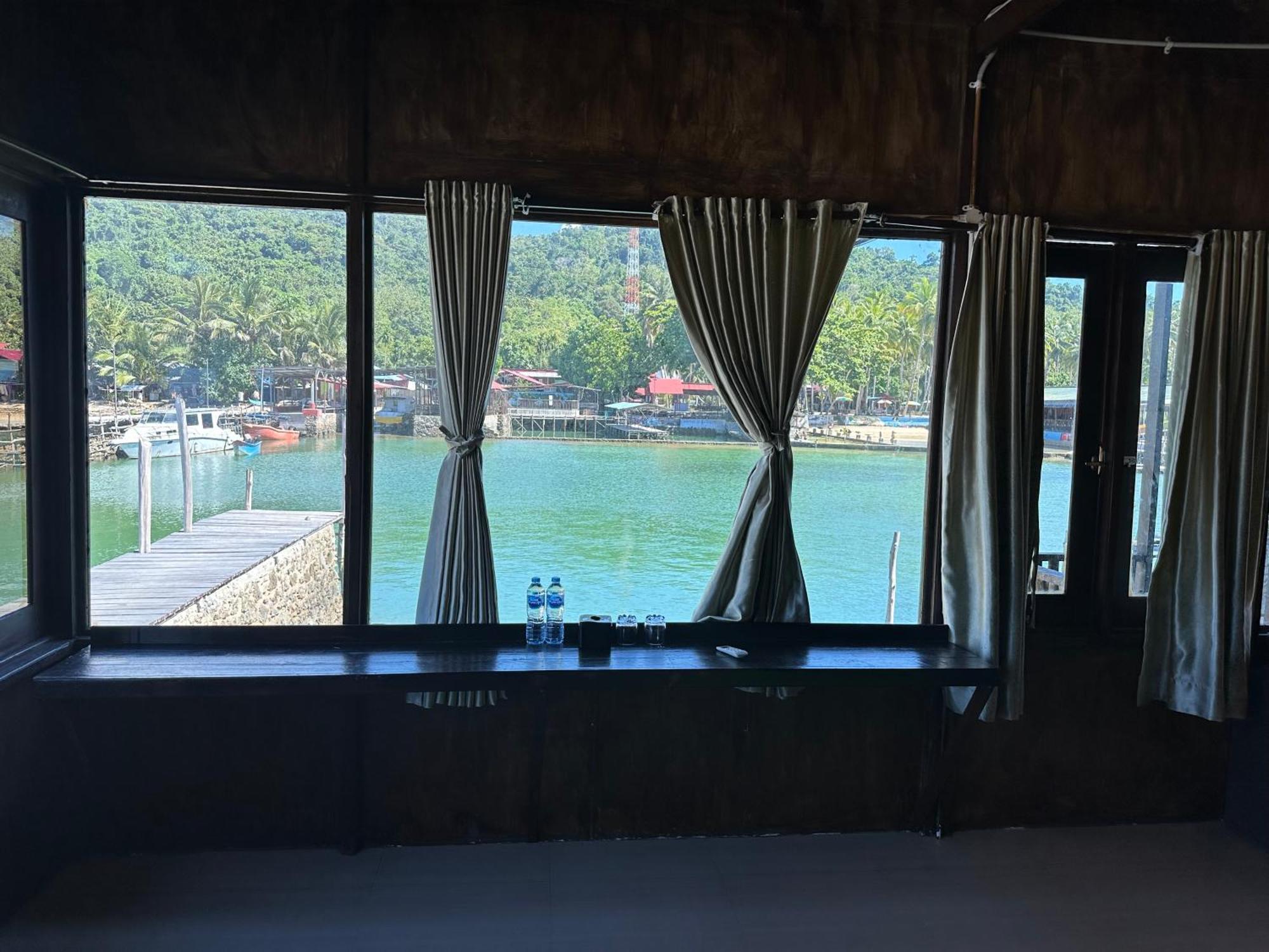 Hotel Mooi Park Sorong Esterno foto