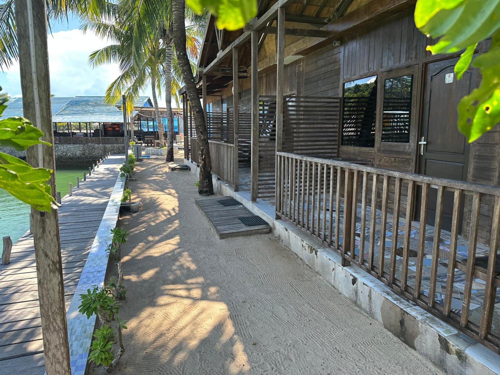 Hotel Mooi Park Sorong Esterno foto
